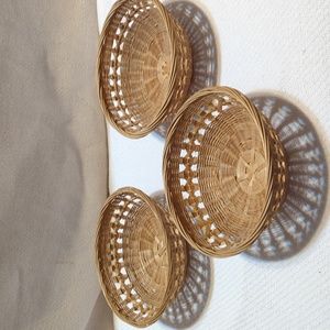3 vintage 6 inch round baskets‎